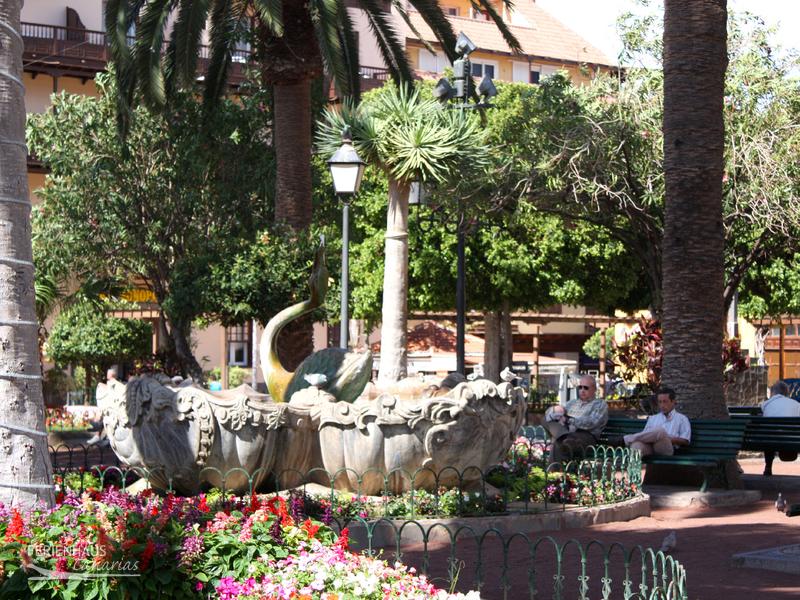 Ein Brunnen im Park von Puerto de la Cruz Ein Brunnen im Park von Puerto de la Cruz