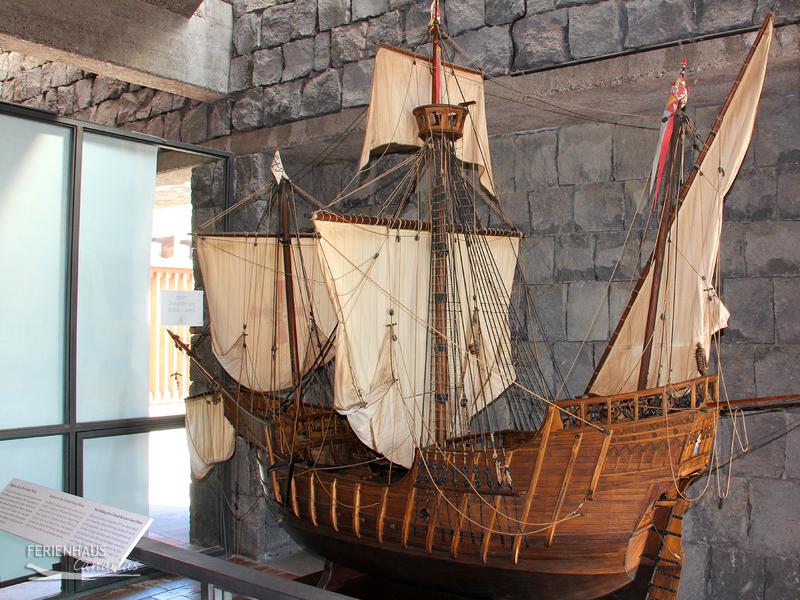 Nachbildung der Kon Tiki in der Pyramide von Güimar