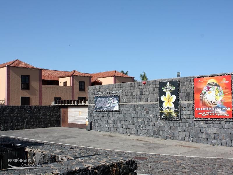 Blick auf den Eingang zur Pyramide von Güimar