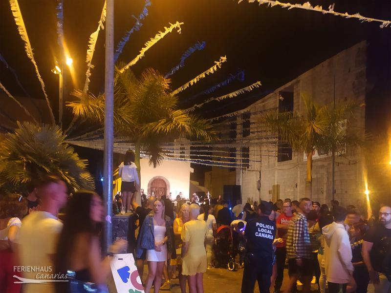 Livemusik an der Plaza von Los Abrigos Livemusik an der Plaza von Los Abrigos