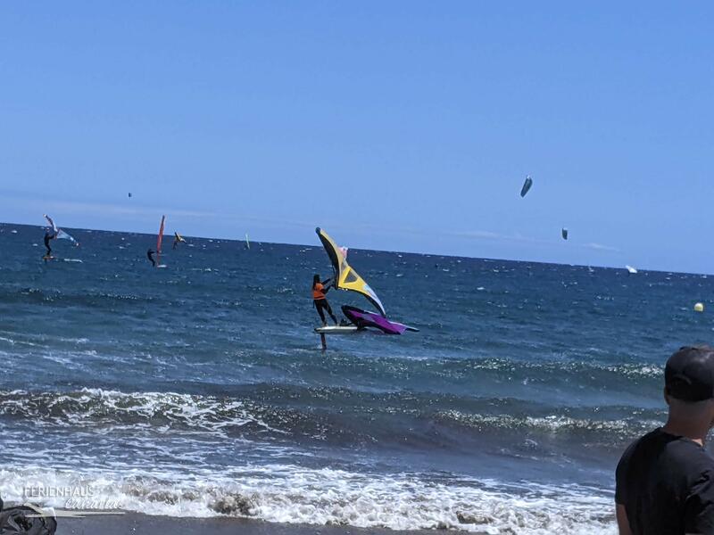 Wing Surfer in El Medano auf Teneriffa Wing Surfer in El Medano auf Teneriffa