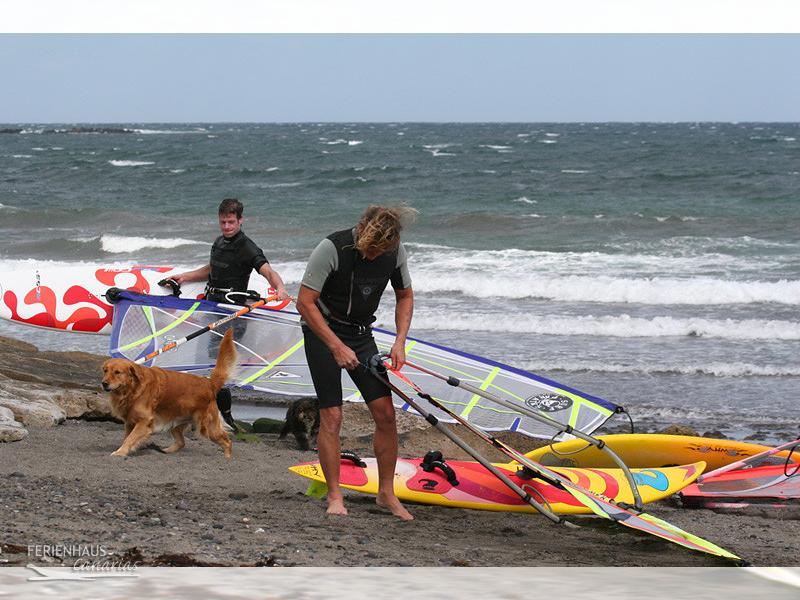Surfer an der Cabezo Bucht Surfer an der Cabezo Bucht