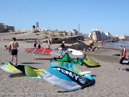 Kitesurfer und Könige der Lüfte in El Medano